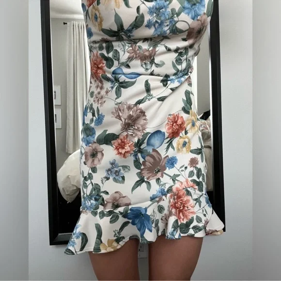 Off-White Floral Ruffle Bottom Mini Dress in M (US 4) - Picture 5 of 6